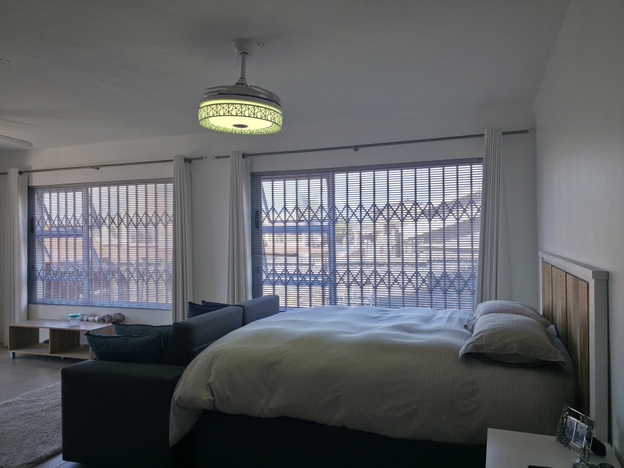 6 Bedroom Property for Sale in Wavecrest Eastern Cape